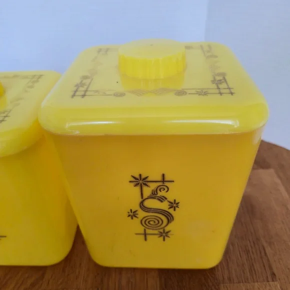 Vintage Plastic Kitchen Canisters 1960s – Yellow Atomic Starburst Set of 6 - Picture 7 of 8